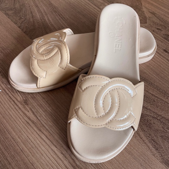 Chanel Nude Patent Leather Slides / Sandals - Sz 37.5 - Picture 1 of 10